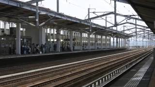 1 NIKKOR VR 30-110 movie - new H5 and E6 Shinkansen at full speed