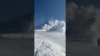 大雪山旭岳　煙を上げる火口　冬山ver