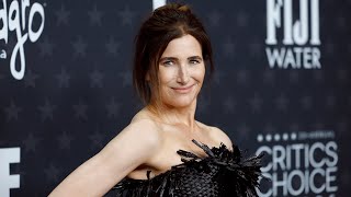 VIDEO: Critics Choice Awards: Zoe Saldaña, Kathryn Hahn, Chelsea Handler and More Stars on the Red C