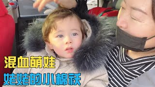 混血萌娃是姥姥的小棉袄，一会儿不见姥姥就要找【混血儿River】