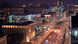 [分享免費影片素材] 晚上在城市的主要道路上行駛 / Traffic On The City's Main Road At Night