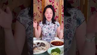 How Chinese People Eat a Fish Head! - #etiquette #shorts