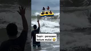 Momen lucu naik boot karet 😂 #viralvideo #shortvideo #trendingshorts #viralshorts #shorts #lucu