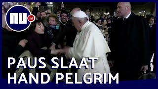 Paus Franciscus wordt boos op pelgrim in Vaticaanstad | NU.nl