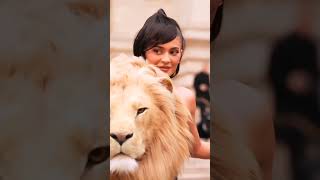 Kylie jenner lion dress |kylie jenner status video |kylie jenner beauty queen |#kyliejenner #shorts