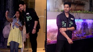 Handsome Hunk Siddharth Malhotra Happily Posing With Female Fan Snapped By Media @ Santacruz