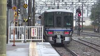 北陸本線小松行き松任駅発車シーン