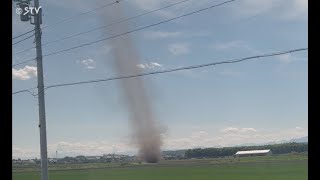 立ち上る渦巻き　気温上昇で“つむじ風”が発生　内陸中心に夏日