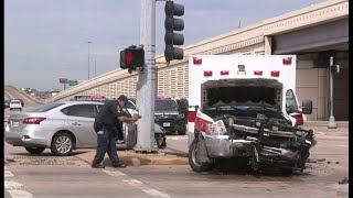 2 firefighters injured in ambulance crash in southwest Houston, police say