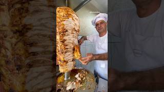 Bu işletmeye Mayonez giremez!!Tarsus’da bulunan baba döner Tarsus usulü yaprak döner yapıyor.