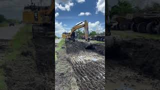 Earthworks - Cat 349F demucking