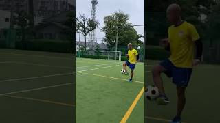 Esse cara tá com cola no pé #altinha #futebol #futevolei #tricks #viral #youtube #esporte