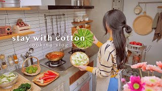 Cooking Vegetarian VLOG 🥗 | Tofu Red Curry (Choo Chee) 🥘 | Sesame Banana Snack 🍌 | Dok Khae Salad 💐