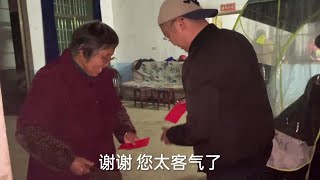 大年初二去给外婆拜年，红包见者有份，一家子真是热闹