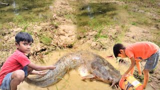 Underground Fishing By Small Boy || Primitive Survival || Primitive Technology #fishing #primitive