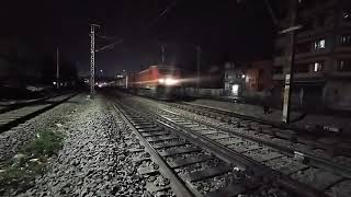 02333 Howrah prayagraj Rambag vibhuti express... crossing - Dankuni jn