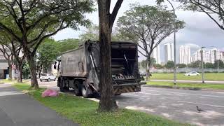 SembWaste Volvo FE 300 garbage truck XD7865U collecting garbage at Bishan Interchange