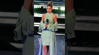 Gigi hadid runway 💫✨️ #shorts #fashion #model #modeling #gigihadid #shortvideo #celebrity #catwalk 👑