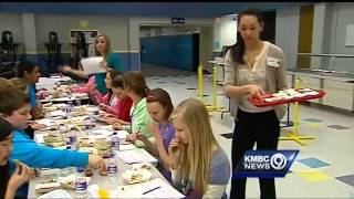 Students help district taste test new menu items