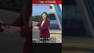 國道驚險瞬間!砂石車爆胎險砸旁車