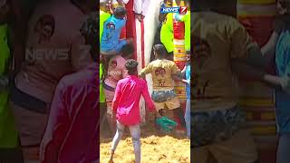 ஒரு உதை தான்.. பையன் கதி கலங்கிட்டான்... | alanganallur jallikattu