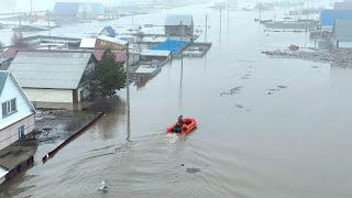 Запад Казахстана под угрозой затопления. Летчики спасли из воды девять человек