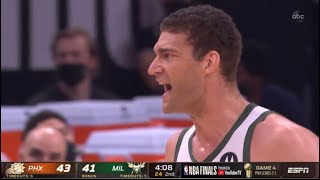 Brook Lopez PASSES the basketball to the Suns bench 🤣🤣🤣 Suns vs Bucks Game 4!