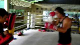 Sinbi Muay Thai - Sing does a quick demo