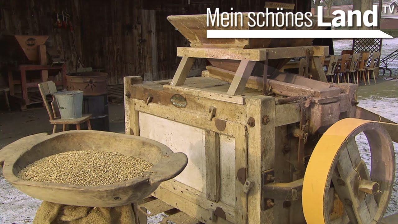 Alte Maschinen - Schrotmühle Mit Einem Ausgebautem Trekkermotor ...