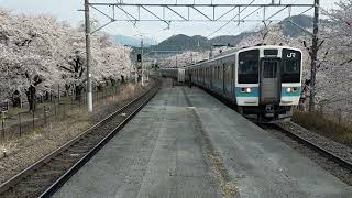 中央本線２１１勝沼ぶどう郷駅入線と出発　２１１系勝沼ぶどう郷駅入線