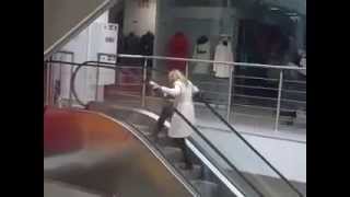 no comment ուղակի տեսնել է պետք / Blonde on an escalator