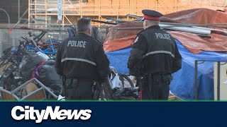 City of Edmonton, police begin dismantling first ‘high risk’ downtown homeless encampment