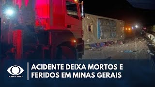 Acidente com ônibus deixa mortos e feridos em Minas Gerais