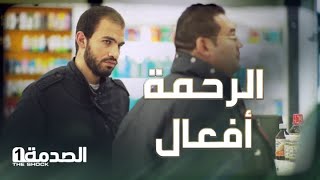 أم لاتملك المال وتحتاج الدواء لابنها.. شاهد رد فعل الناس