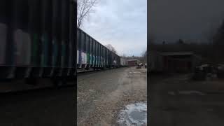 Csx Q427 with YN2 leader and a awesome horn salute