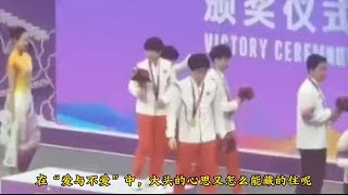 大头爱与不爱眼神太明显，特别是莎莎从身边特意挪行李样子，太甜