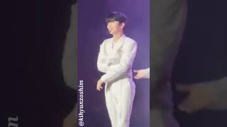 Kihyun's flying kiss hyungwon can't stand it hahaha ¦¦ Monsta X LALAPA K CONCERT