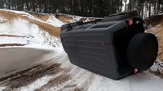 Pierwsza zimowa wyprawa w teren i Jeep wywrócony na bok