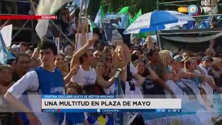 Visión 7 - Una multitud en Plaza de Mayo