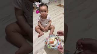 1歳0か月赤ちゃん　ケーキを食べる