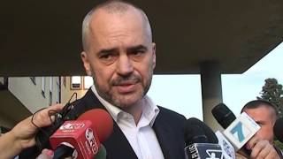 POLITIKA NGUSHELLON PRESIDENTI BAMIR TOPI DHE EDI RAMA NE SPITALIN USHTARAK LAJM