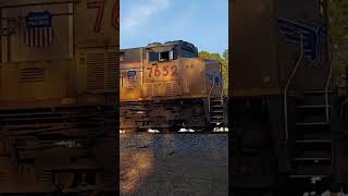 a wave from the engineer of foreign power UP 7652 on NS 330 #unionpacific #railfanning #shorts