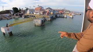 suasana perjalanan dari banyuwangi to sumenep naik kapal laut di tengah badai....