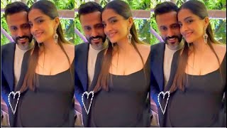 Pregnant Sonam Kapoor Flaunting her Baby Bump with Husband at her Sister Rhea Wedding Reception
