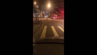 港女全裸躺在馬路上不停翻滾 爆轟車主食花生不報警