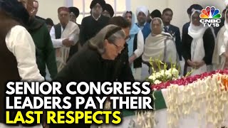 Late Manmohan Singh's Last Rites: Congress Party Workers \u0026 Senior Leaders Pay Last Respects | N18V