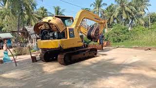 How to change Battery of Komatsu PC 71 Excavator || एक्सकेवेटर की बैटरी कैसे बदलें ||