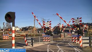 Spoorwegovergang Venlo // Dutch railroad crossing