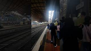 Travelling through Southern Cross Station Melbourne #australia #christmas #trainstation #melbourne