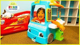 Ryan Pretend Play with Food Cooking Truck and Kitchen Playset